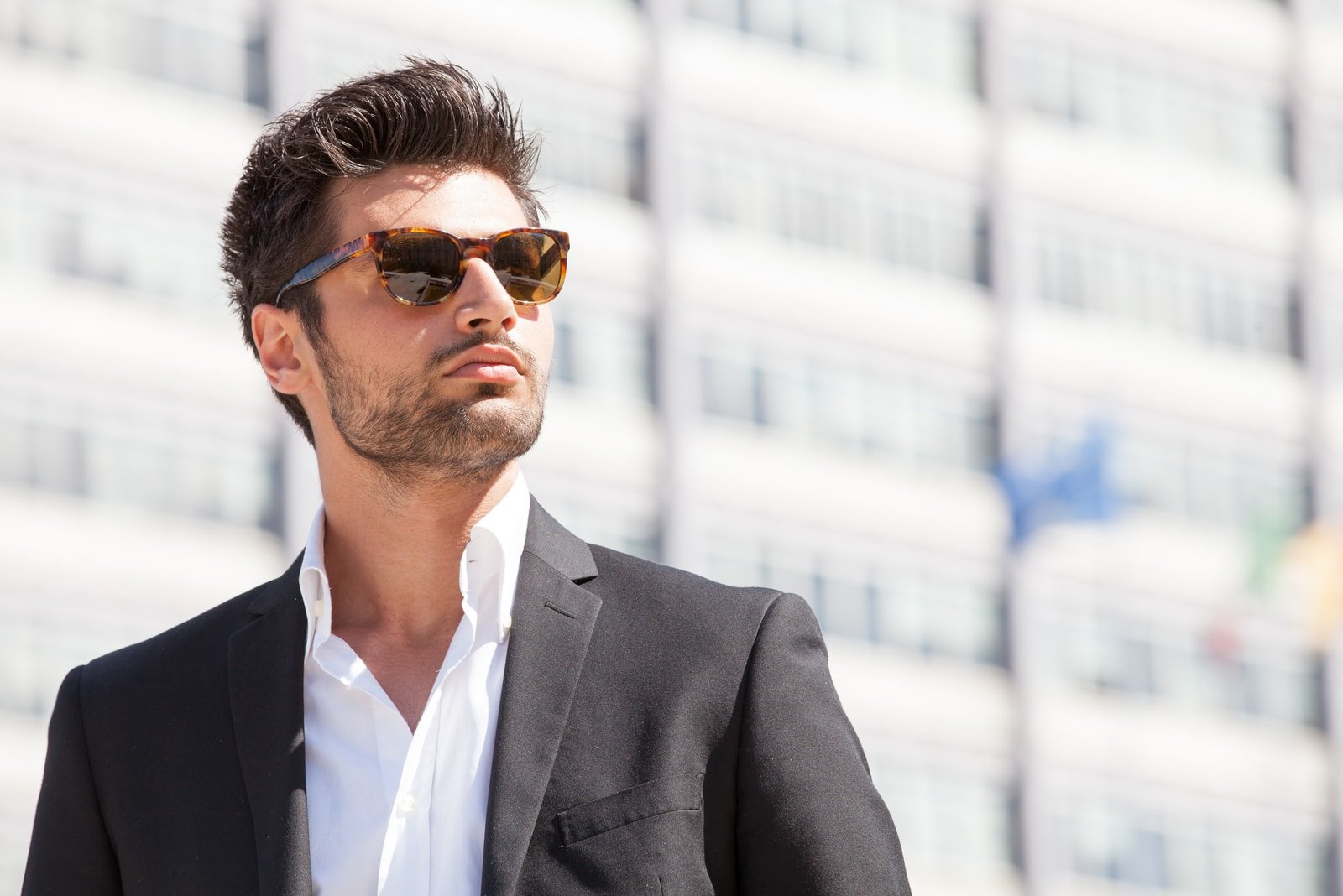 5 Signs He’s Only Acting Like He Doesn’t Give A S**t