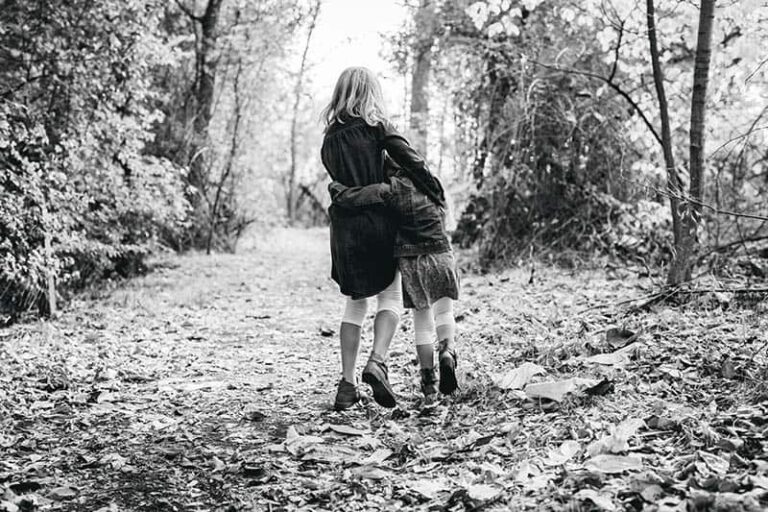 two little girls hugging