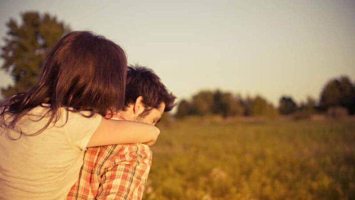 If You Do These 5 Things, You’re Extremely Clingy