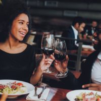 Pareja enamorada Citas en restaurante