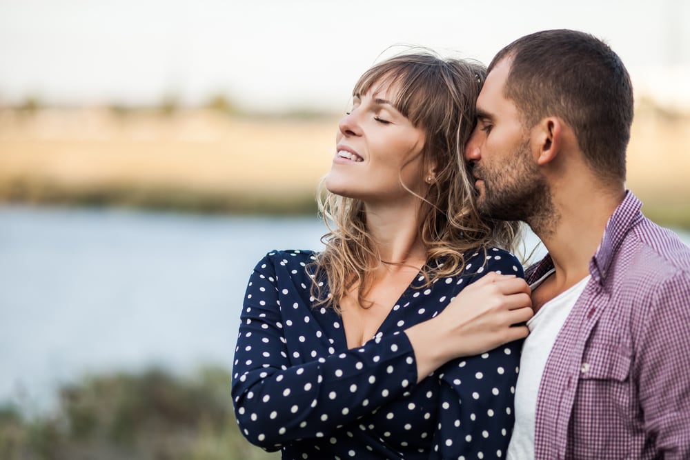 8 Signs Your Man Is Faithful To You (And Always Will Be)