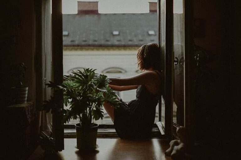 7 Signs You & Your Partner Are Growing Apart