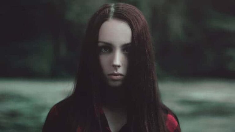 10 Things Only People Who Bottle Up Their Emotions Will Understand