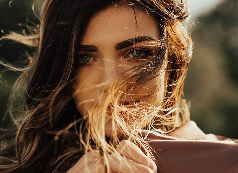 10 Things You Need To Know Before Falling In Love With The Outgoing Introvert