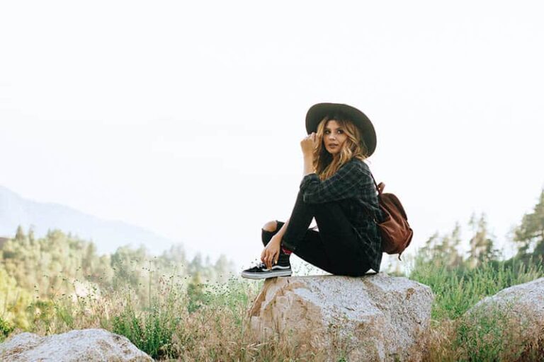Before Falling In Love With An Emotional Girl With A Complicated Mind, Know This