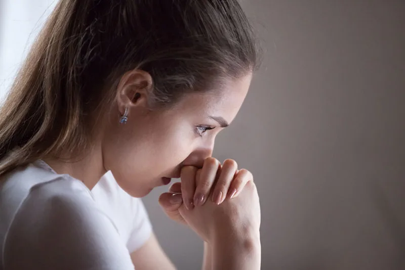 Before Falling In Love With An Emotional Girl With An Anxious Mind, Know This