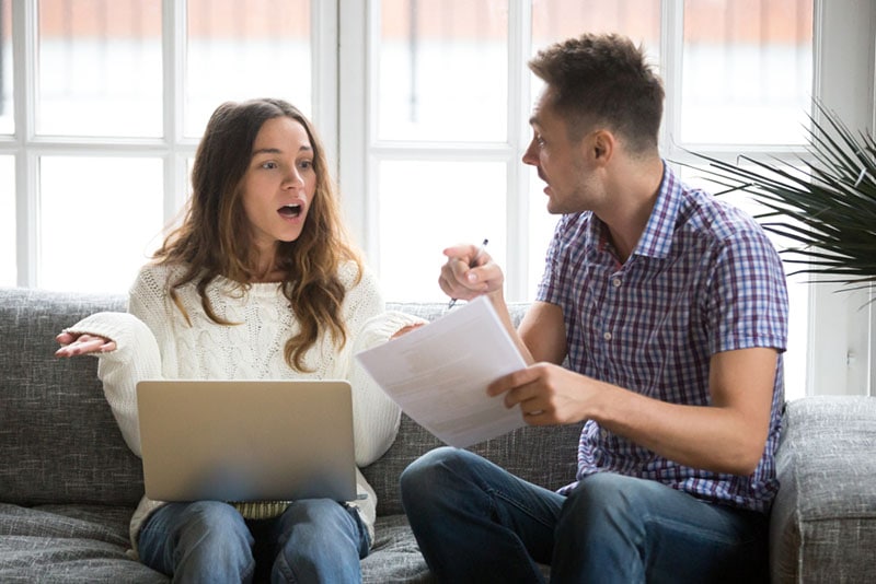 couple arguing about the financy