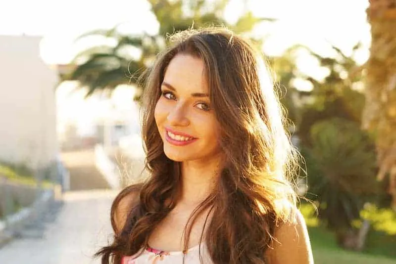young brunette woman posing on sun