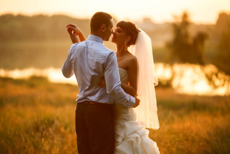 uomo e donna che ballano