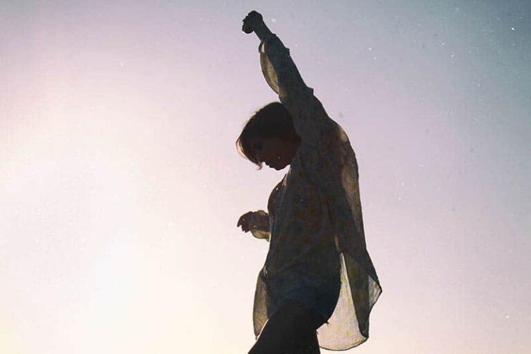 10 Effective Ways To Let Go Of Negativity And To Move On From The Past
