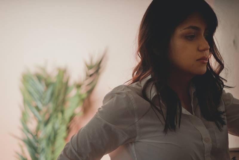 woman in white shirt with long sleeves