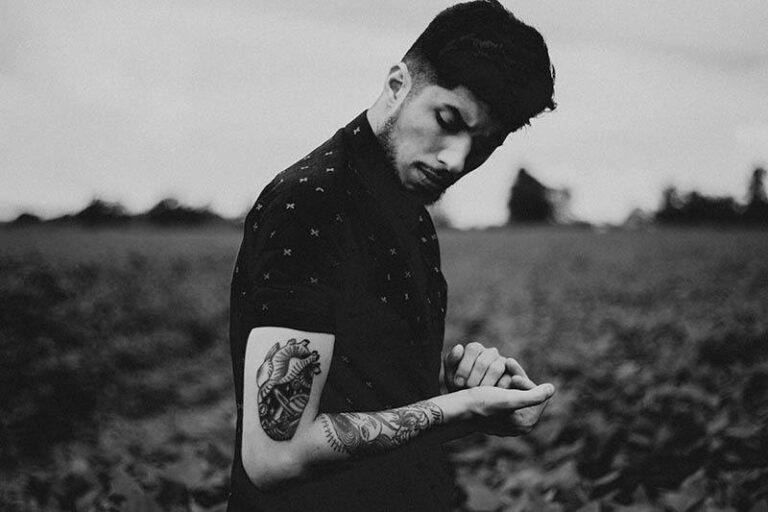 5 Signs That You Are Dating A Manipulative Control Freak And How To Deal With It