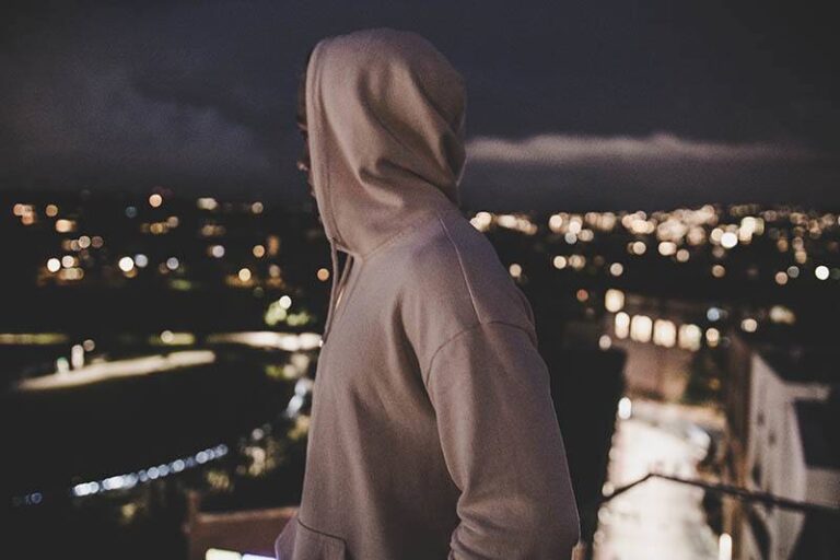 10 Warning Signs He’d Make A Horrible Boyfriend