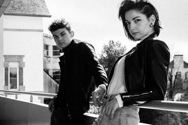 7 Ways To Handle Sexual Tension Between Friends