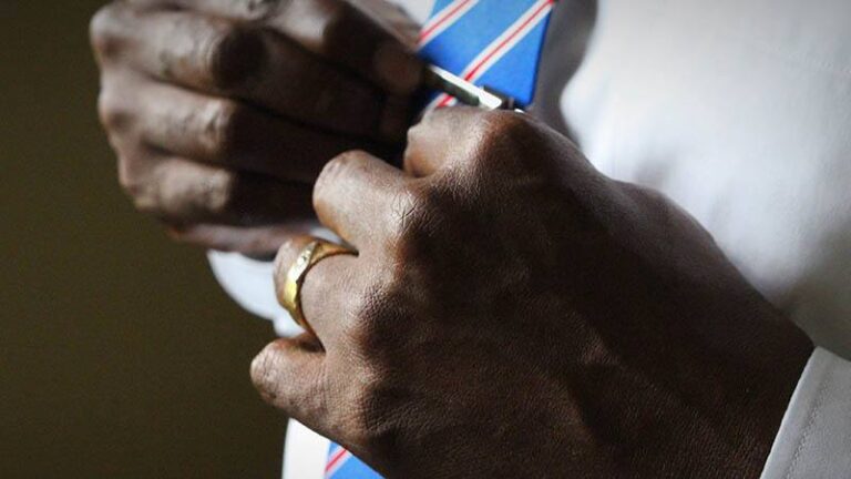 6 Signs A Married Man Is In Love With You