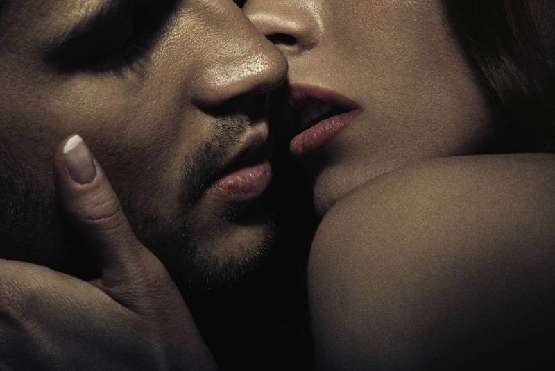 10 Undeniable Signs You Are An Amazing Kisser
