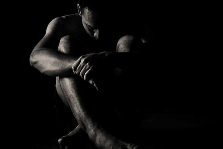 7 Things Guys Go Through After A Heartbreak (That They Have A Hard Time Admitting)