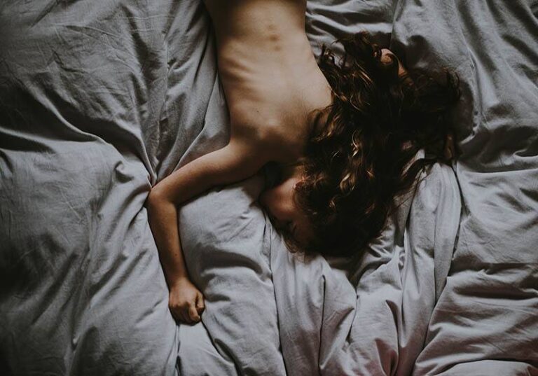 7 Benefits Of Sleeping Naked