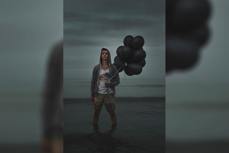 7 Huge Red Flags Disguised As ‘Cute’ Things He Does