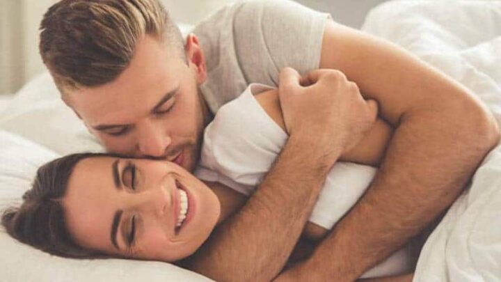 7 motivi per cui dovreste dormire accanto a qualcuno che amate.