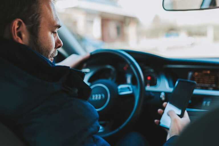 8 Texts You Receive If You Have An Awesome Boyfriend
