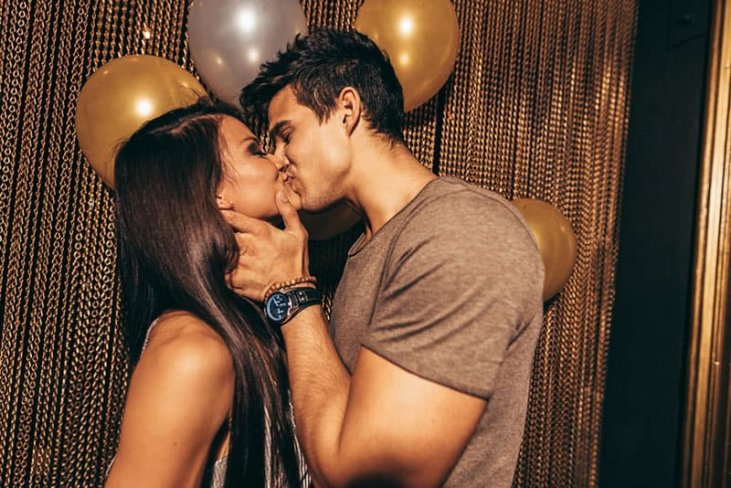 15 Swoon Worthy Reasons Why I Want To Kiss You Asap