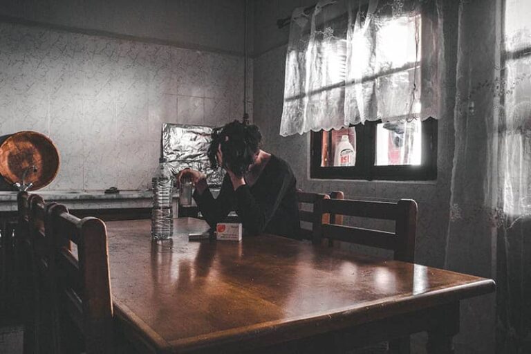 5 mentiras exaustivas que tens de parar de dizer a ti própria quando ele se vai embora