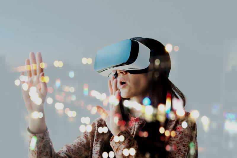 woman wearing glasses of virtual reality