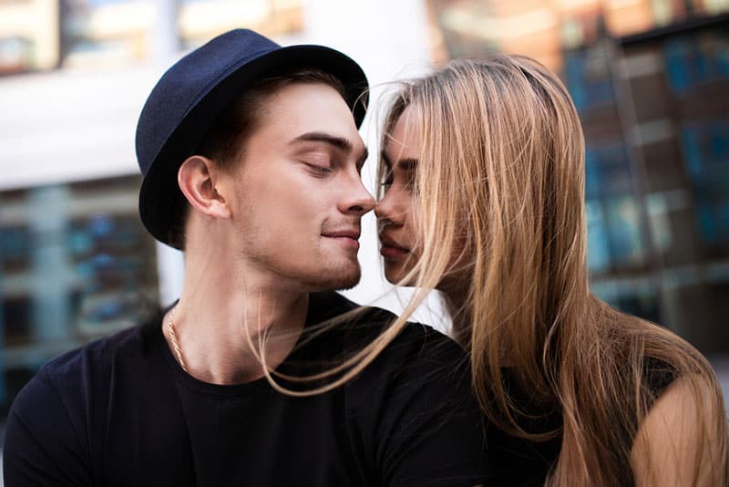 15 Swoon Worthy Reasons Why I Want To Kiss You Asap