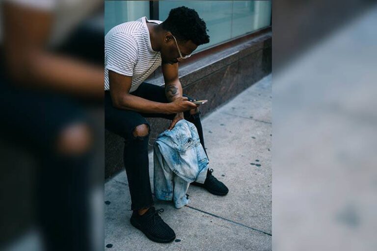 7 Things To Do When He Doesn’t Text Back