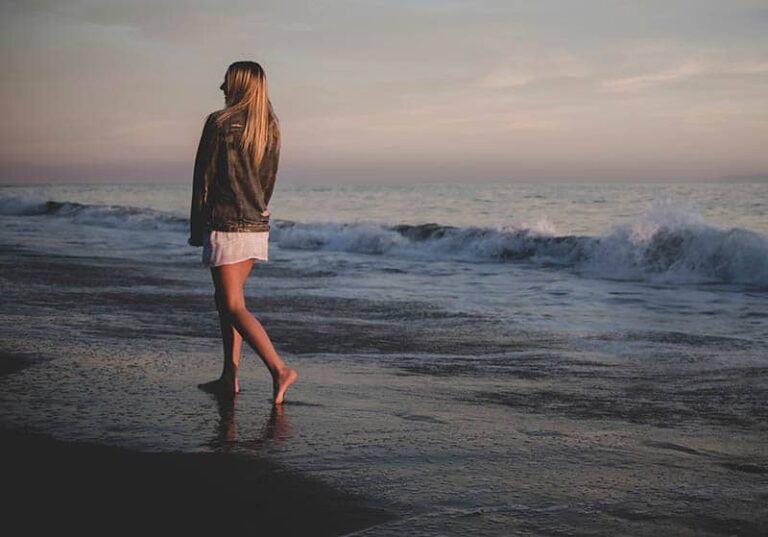 Stop Putting Your Life On Hold For A Guy Who Can Live Without You