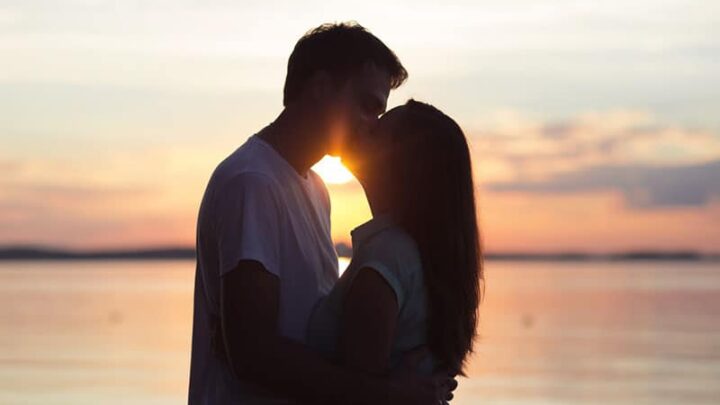 How To Kiss A Guy You Like: 13 Steps To The Perfect Kiss