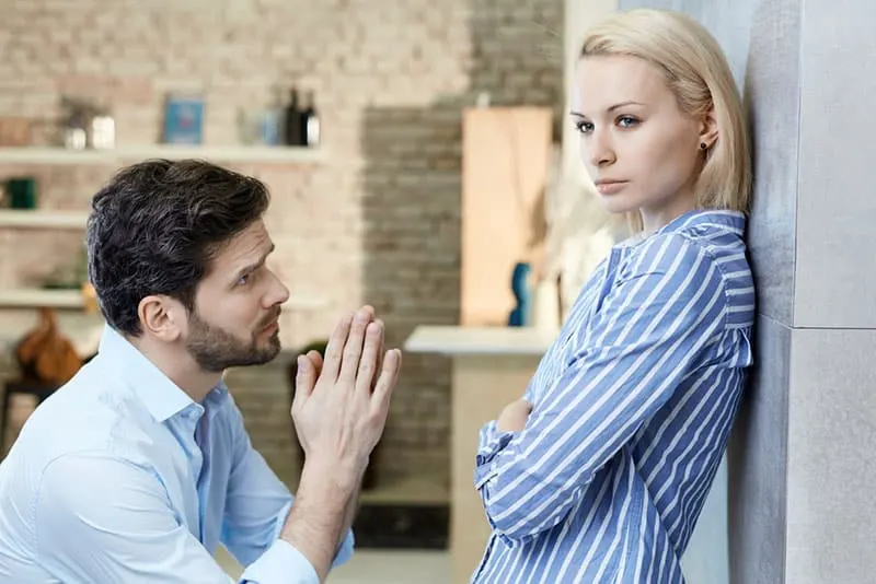 man apologizing to blond woman