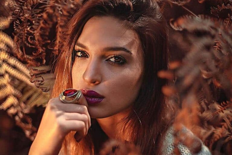 retrato de una atractiva morena