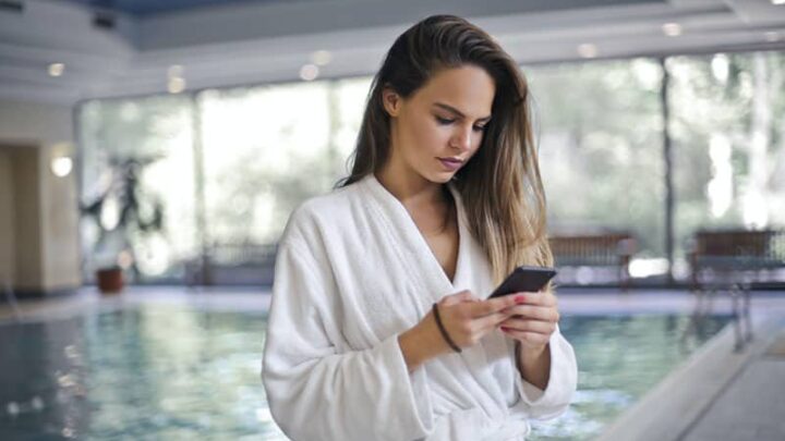 5 Texting Secrets That Will Make Him Go Crazy For You