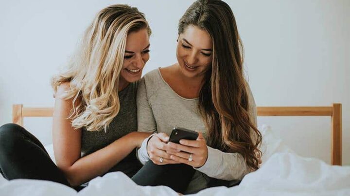 8 Rules To Becoming A Killer Wingwoman (Help Your BFF Hook Up)