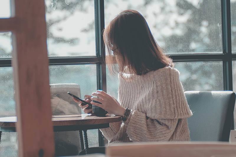 woman typing on cellphone