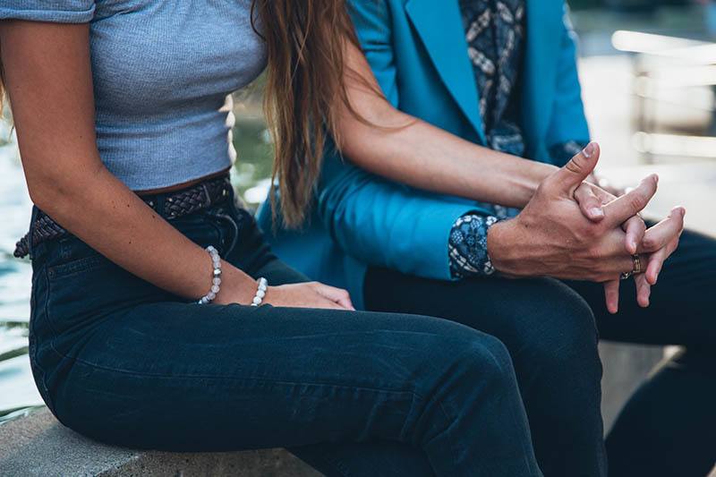 How To Start A Conversation With A Guy? 10 Foolproof Tips