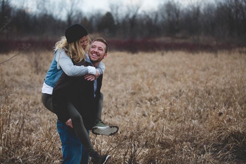 How To Start A Conversation With A Guy? 10 Foolproof Tips