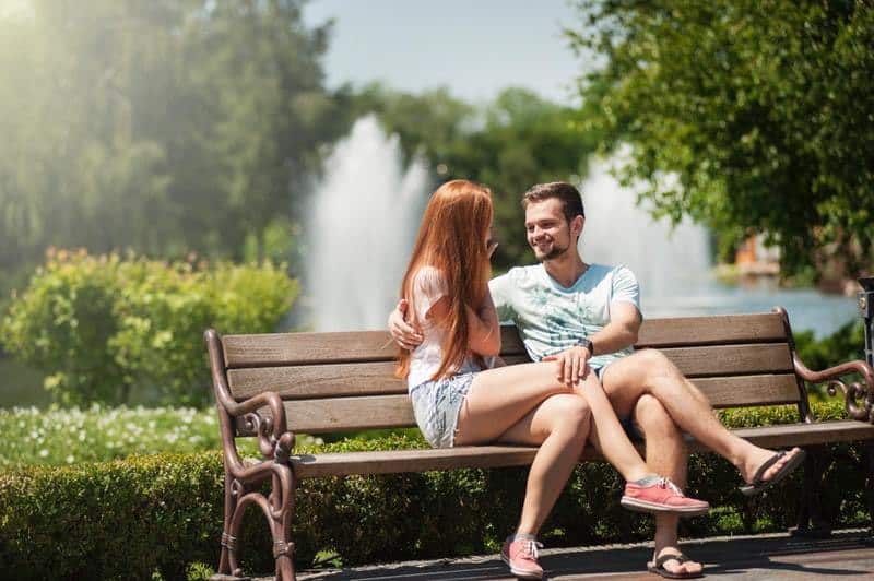 How To Start A Conversation With A Guy? 10 Foolproof Tips