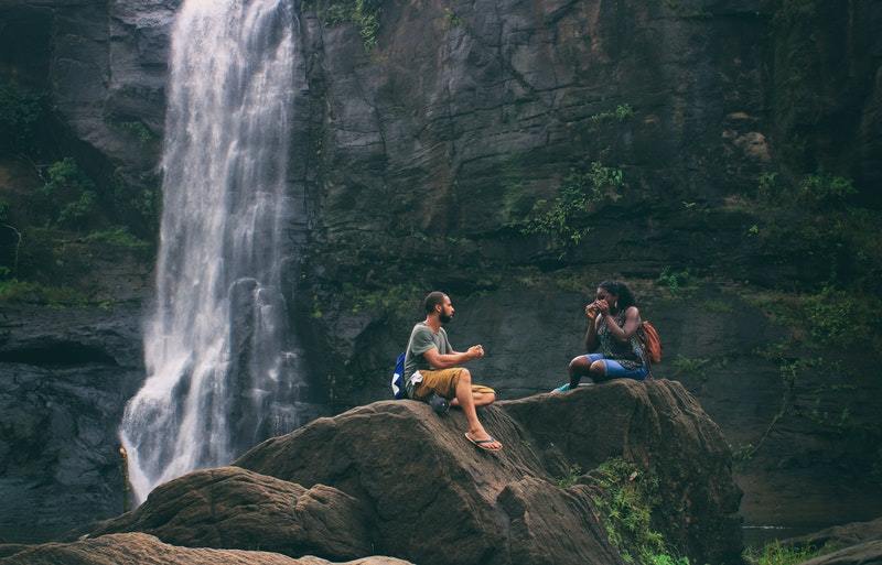 How To Start A Conversation With A Guy? 10 Foolproof Tips
