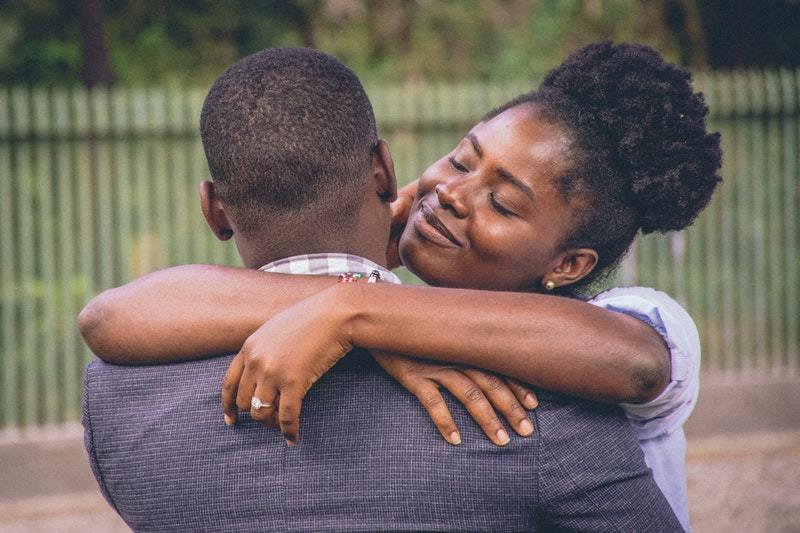 10 Key Differences Between Loving Someone And Being In Love