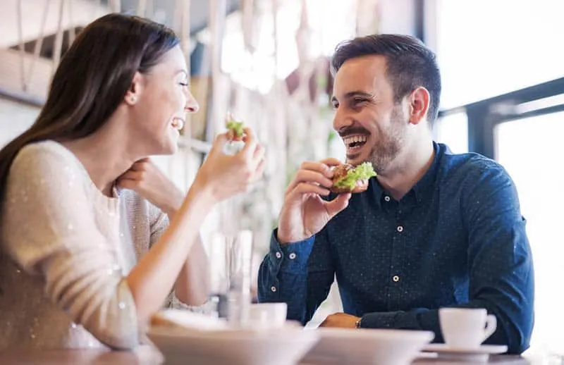 couple eating at restaurant