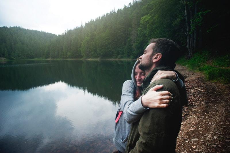 10 Key Differences Between Loving Someone And Being In Love