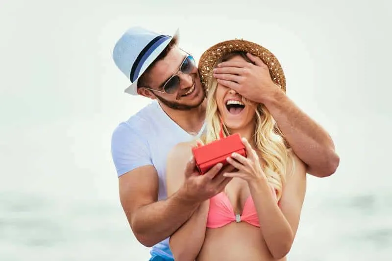 How To Impress A Girl: The 15 Best Ways To Win Her Over
