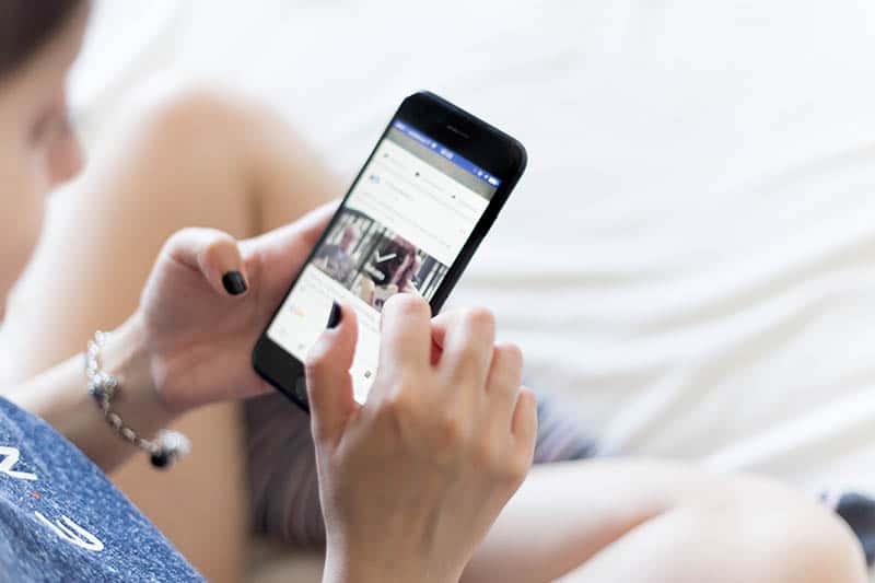 woman typing on his smartphone