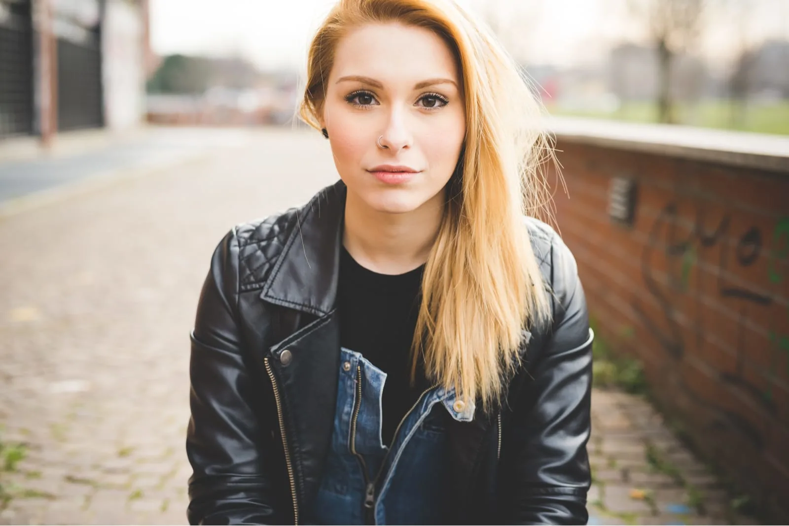 Portrait of young beautiful blonde straight hair woman in the city