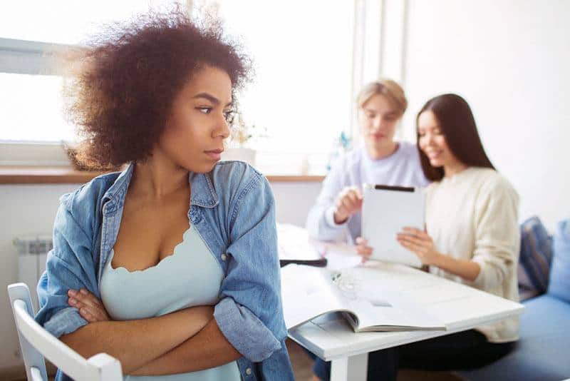 10 Things That Make Him Think She’s Desperate
