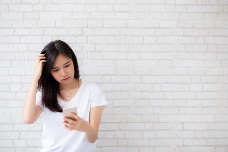 5 Questions To Ask Yourself Before Sending A Text To An Ex
