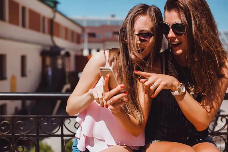 If You And Your Bestie Are SUPER CLOSE You Will Send These 12 Texts
